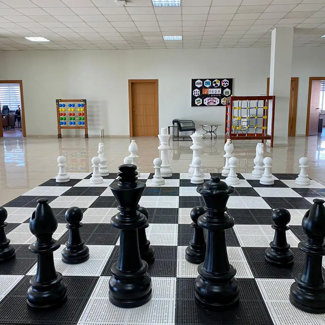 Öztepe Plastik Satranç Ekipmanlar?